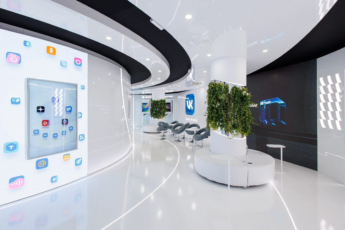“VK Ecosystem”: the main screen with service icons in the curved wall