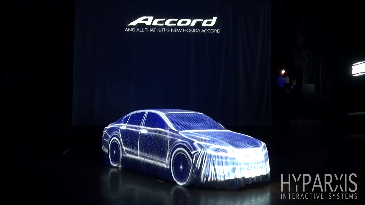 Светящийся каркас по всему кузову седана, на экране — логотип Accord